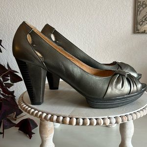 Comfortable by Blondo pumps